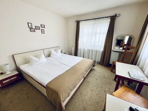 Double or Twin Room | Minibar, desk, laptop workspace, soundproofing - Pensiunea Luiza (Brasov)