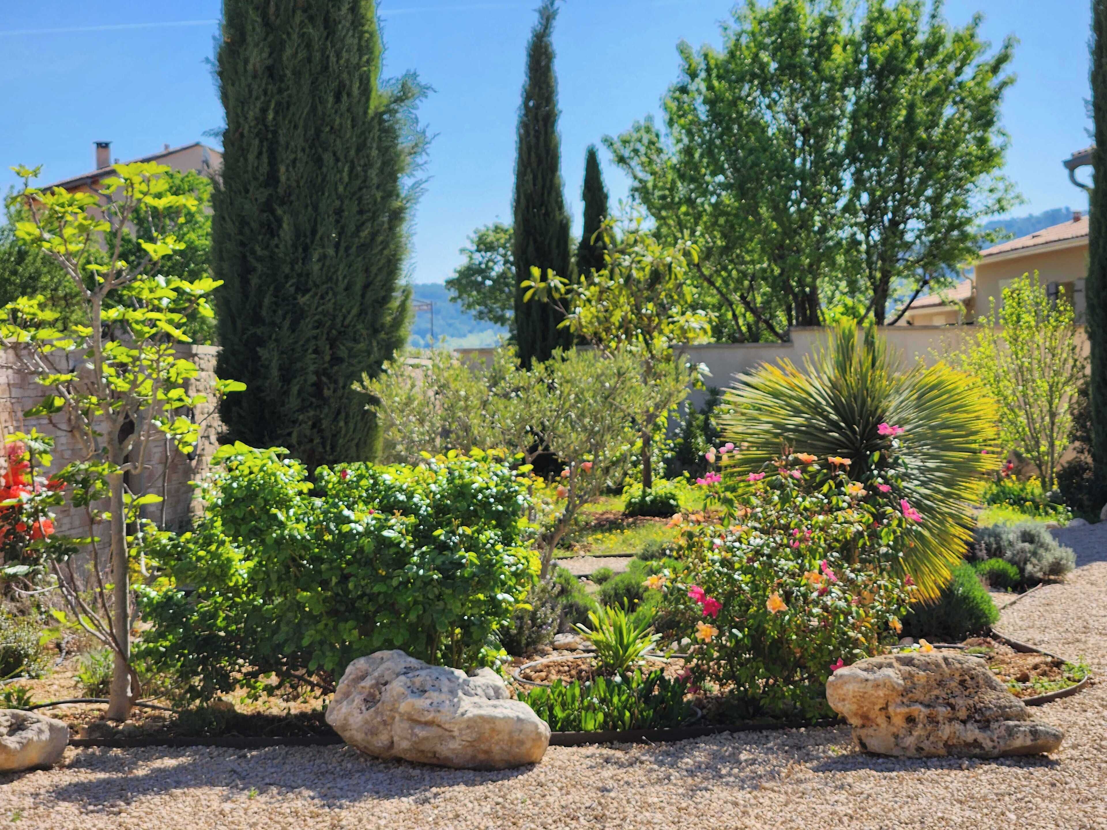Entrée des gîtes Luberon Lub'heureux
