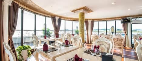 Spécialités Cuisine locale et internationale