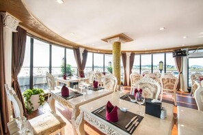 Breakfast, lunch, dinner served; local and international cuisine  - Halong Aquamarine Cruise (Ha Long)