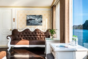 Executive-Vierbettzimmer | Minibar, Zimmersafe, Schreibtisch, Verdunkelungsvorhänge