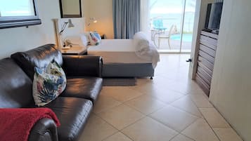 Deluxe King/Twin Room - Sea View-1 | Terrace/patio