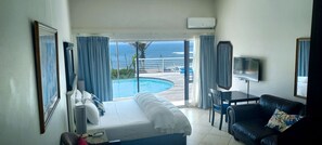 Deluxe King/Twin Room - Sea View-2 | Ylelliset vuodevaatteet, untuvapeitot, työpöytä