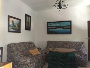 TV, fireplace - Cortijo located in the middle of Sierra Súbetica with incredible views and landscapes (Pilas de Fuente Soto)