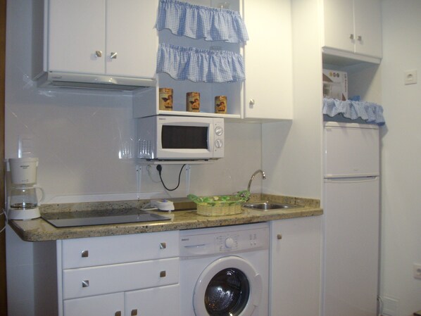 Fridge, microwave, stovetop, coffee/tea maker