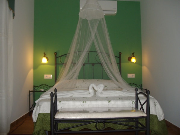 3 habitaciones, tabla de planchar con plancha, wifi y ropa de cama 