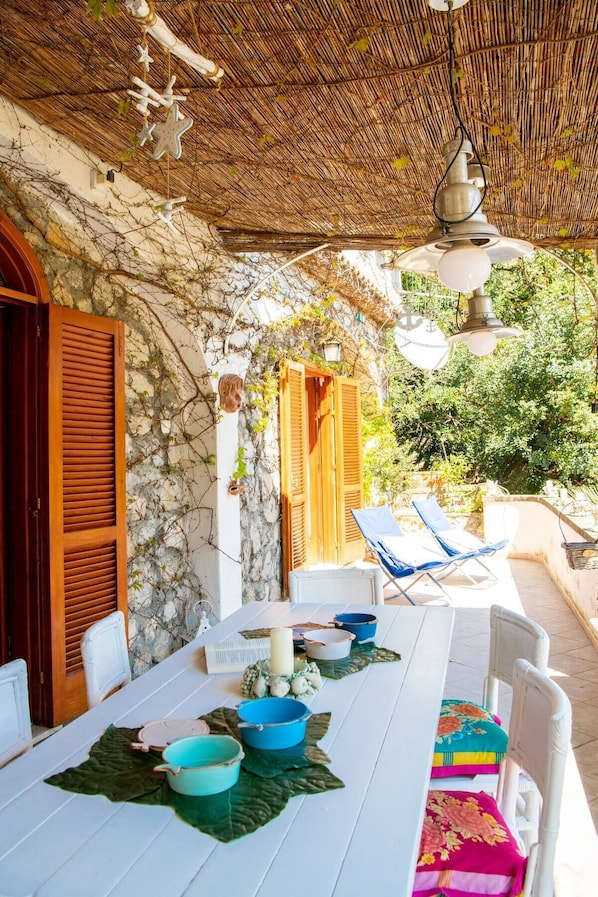 Outdoor dining