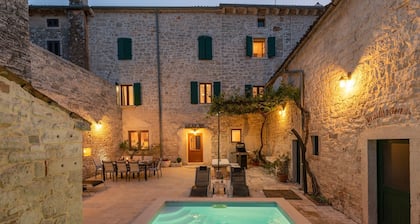 Villa with private pool in the medieval village Svetvincenat