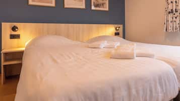 Minibar, free WiFi, bed sheets