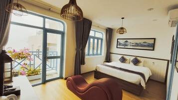 Quarto casal luxo, vista para o mar | Frigobar, cofres nos quartos, escrivaninha