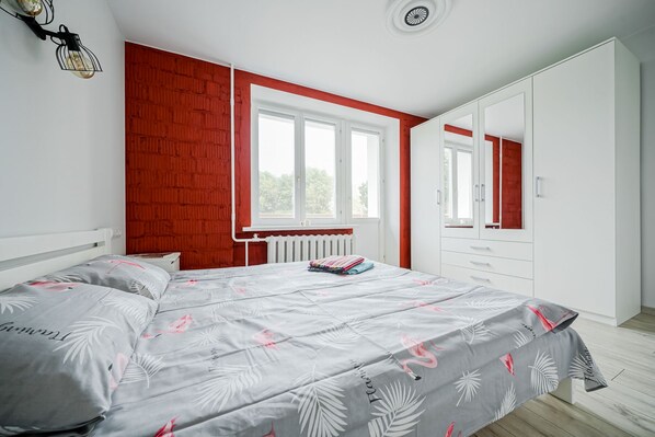 2 bedrooms, iron/ironing board, free WiFi, bed sheets