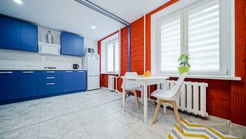 Fridge, microwave, oven, stovetop