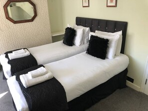 4 bedrooms, iron/ironing board, WiFi, bed sheets - NO LONGER AVAILABLE FOR RENTAL (Kemptown)