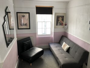 TV, DVD player - NO LONGER AVAILABLE FOR RENTAL (Kemptown)