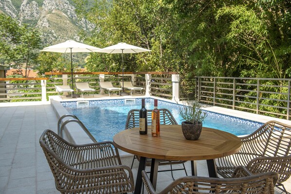 Outdoor pool, a heated pool, sun loungers - Stylish Apartment With Balcony & Pool Access Near The Historical Town (Kotor)