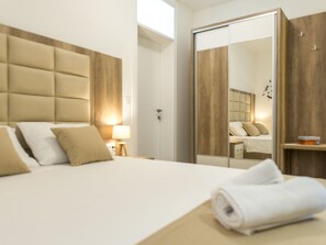 1 bedroom, in-room safe, iron/ironing board, WiFi - Stylish Apartment With Balcony & Pool Access Near The Historical Town (Kotor)