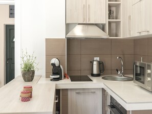 Refrigerador, microondas, horno y lavavajillas 