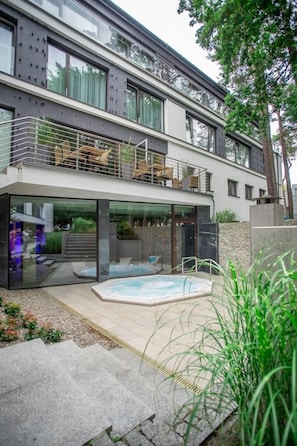 ينابيع ساخنة