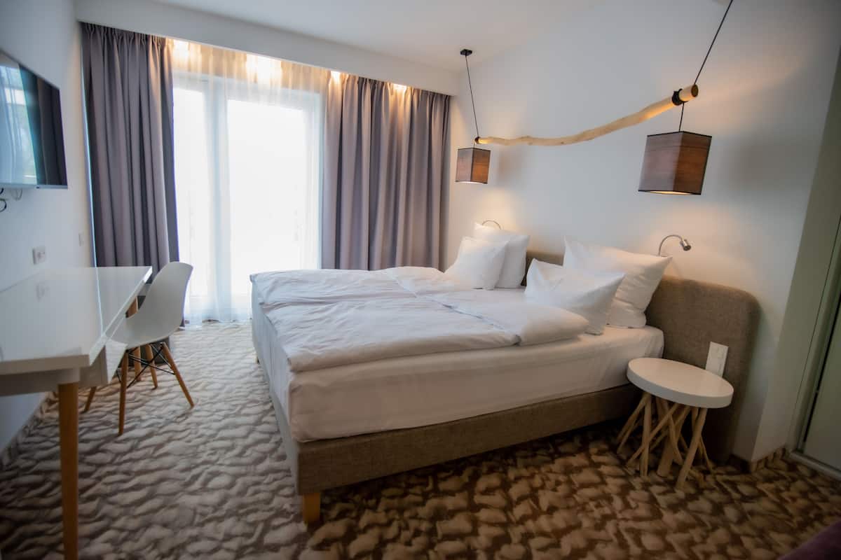 Triple Room | 1 bedroom, in-room safe, desk, laptop workspace