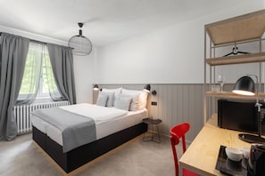 Quarto casal | Roupas de cama premium, camas Select Comfort, frigobar, escrivaninha