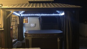 A hot tub with a roof and LED lights, surrounded by snow. - Gorgeous Villa in Pocono nr Ski Slopes, Camelback, Kalahari w Games Rm & Hot tub (Pocono Summit)