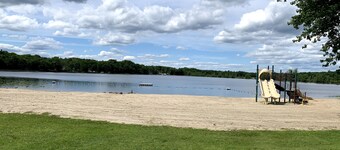 Gorgeous Villa in Pocono nr Ski Slopes, Camelback, Kalahari w Games Rm & Hot tub