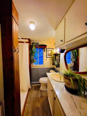 Combined shower/tub, hair dryer, towels, soap