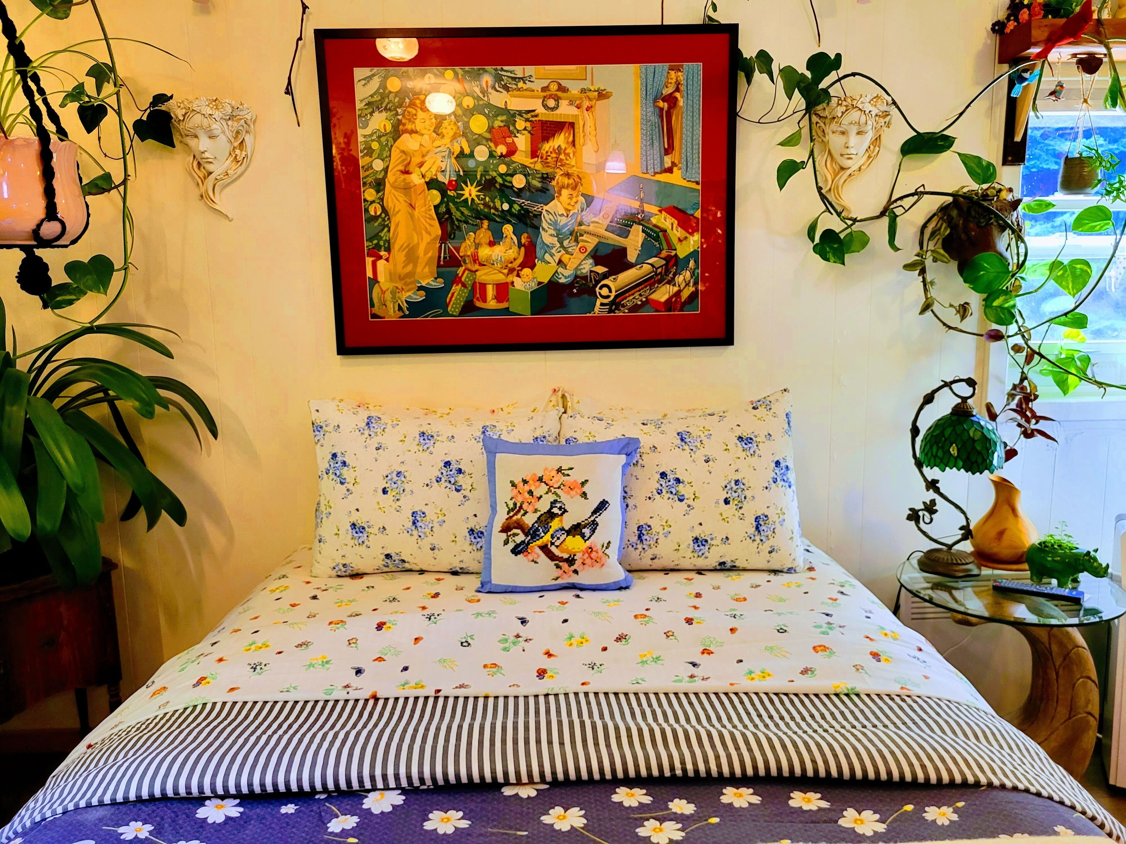 2 bedrooms, iron/ironing board, travel cot, WiFi