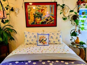 2 bedrooms, iron/ironing board, travel cot, WiFi - Miracles on Polly - Enchanted River Retreat  (Belfast)