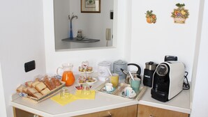 Free daily buffet breakfast - Camelia (Brindisi)