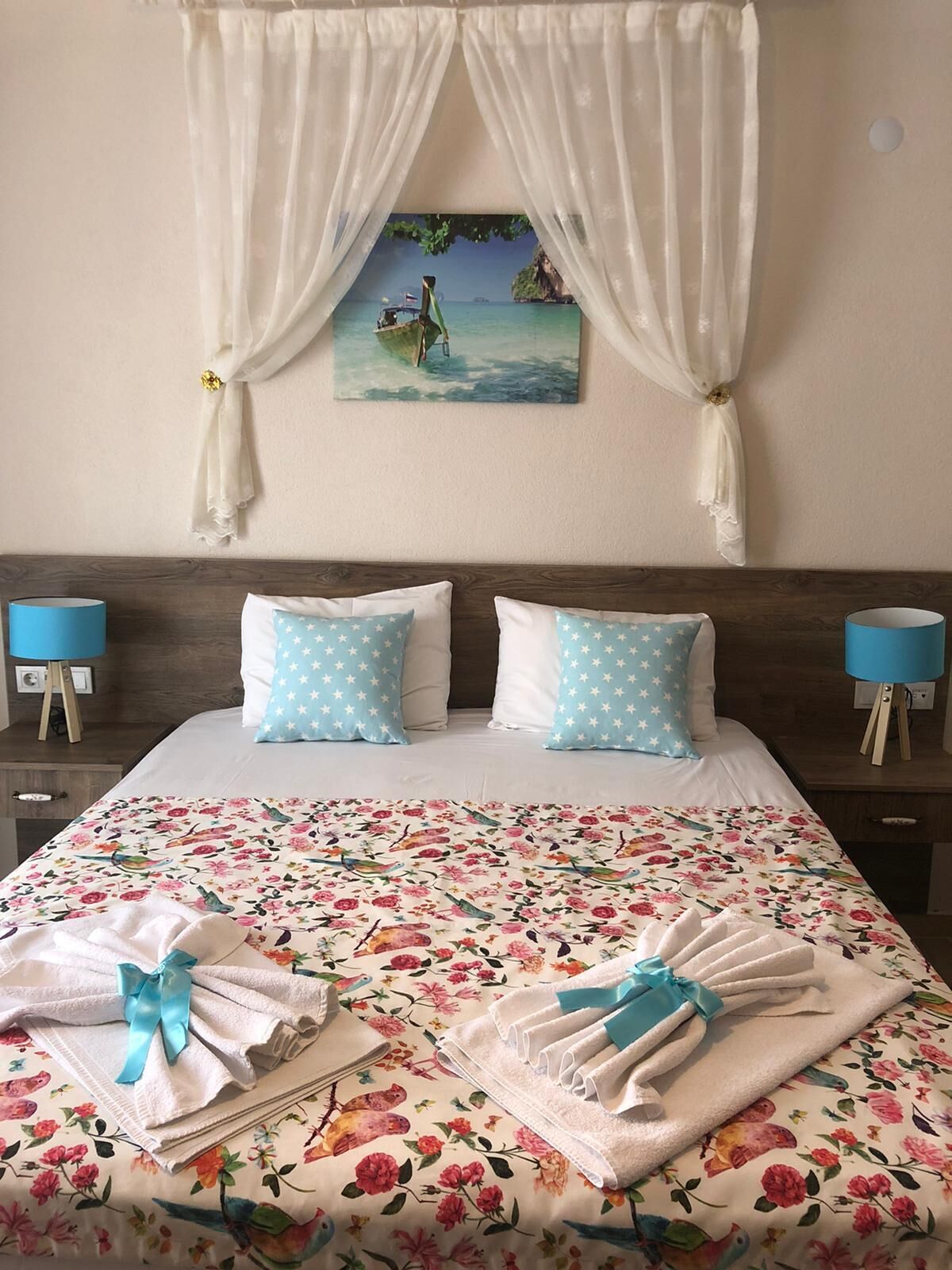 deluxe double room | minibar, blackout curtains, free wifi