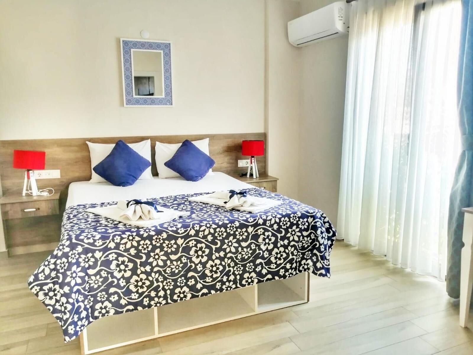 minibar, blackout curtains, free wifi