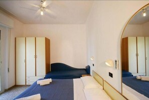 Íróasztal és ingyenes wifi