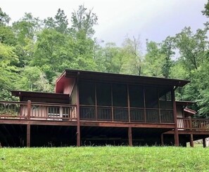Exterior - BearPaw Cabin- Charming and cozy cabin in the woods- WiFi-Pet Friendly-Secluded (Dillard)