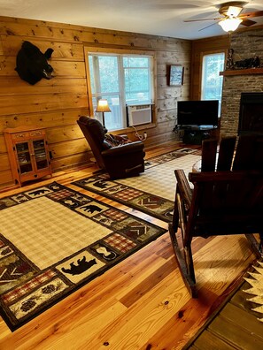 Interior - BearPaw Cabin- Charming and cozy cabin in the woods- WiFi-Pet Friendly-Secluded (Dillard)