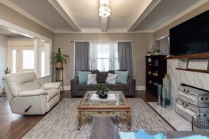 テレビ、テレビゲーム、書斎 / ワークスペース