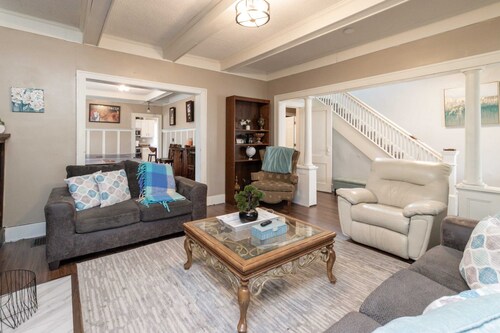 Downtown Indianapolis House: 5 Bedrooms & Free Parking!