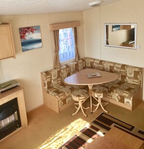 Gold Plus Standard HF 8 Berth | Living room