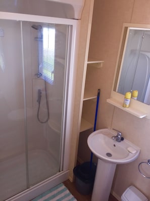 Bathroom - SNDN Caravans (Skegness)