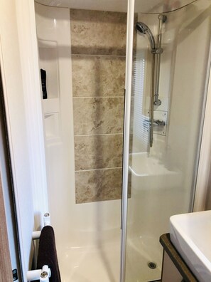 Platinum Standard Caravan, 8 Berth | Bathroom shower - SNDN Caravans (Skegness)