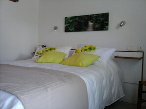 Ayrı ayrı dekore edilmiş, ayrı ayrı döşenmiş, ütü/ütü masası 