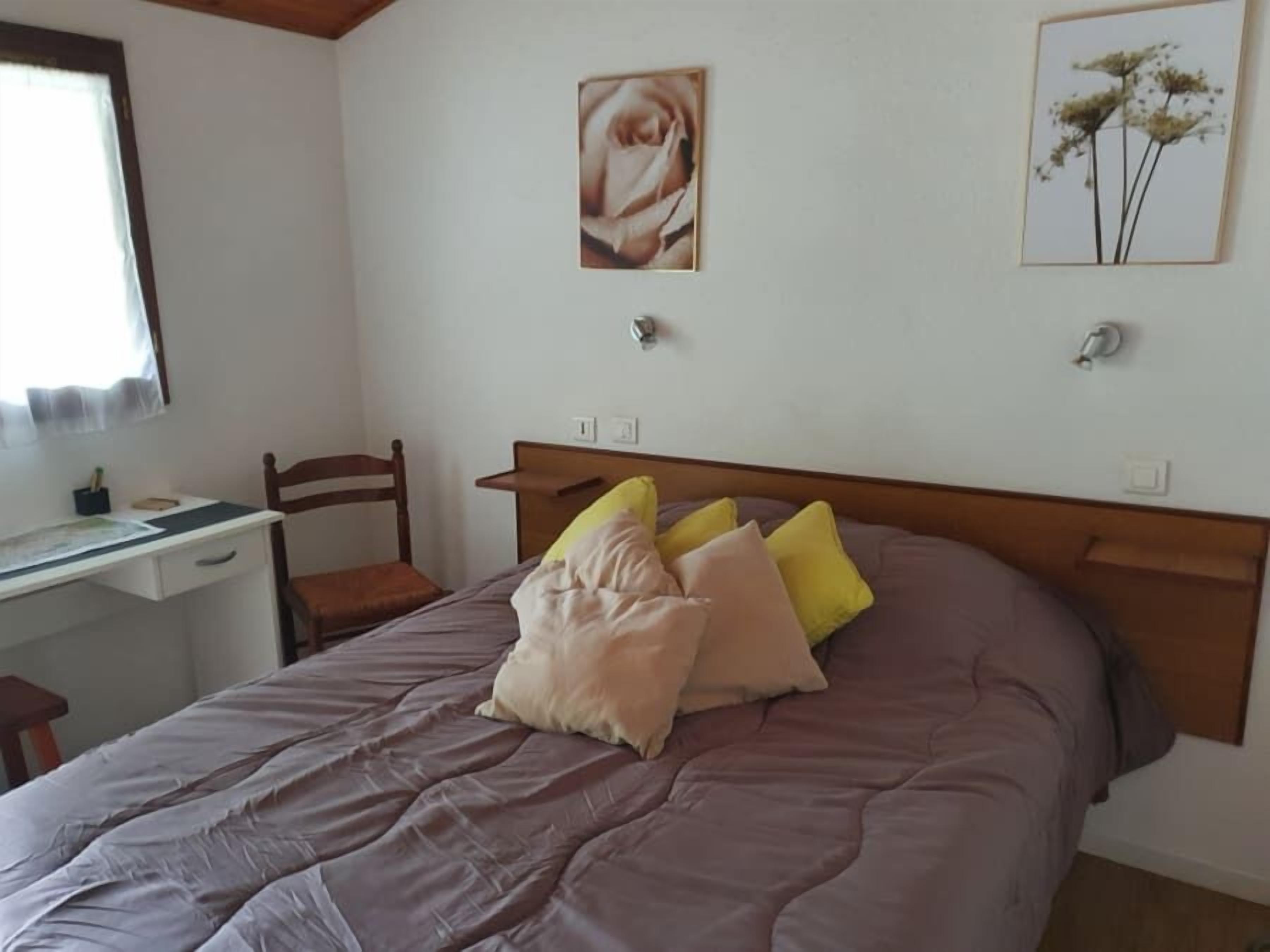 Casa rural destacada, pati, vistes a la muntanya | Decoració individual, mobiliari individual i planxa i posts de planxar 