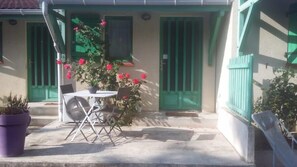 Signature Cottage, Patio, Mountain View | Terrace/patio