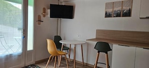 Chalet, Mountain View | Dining room