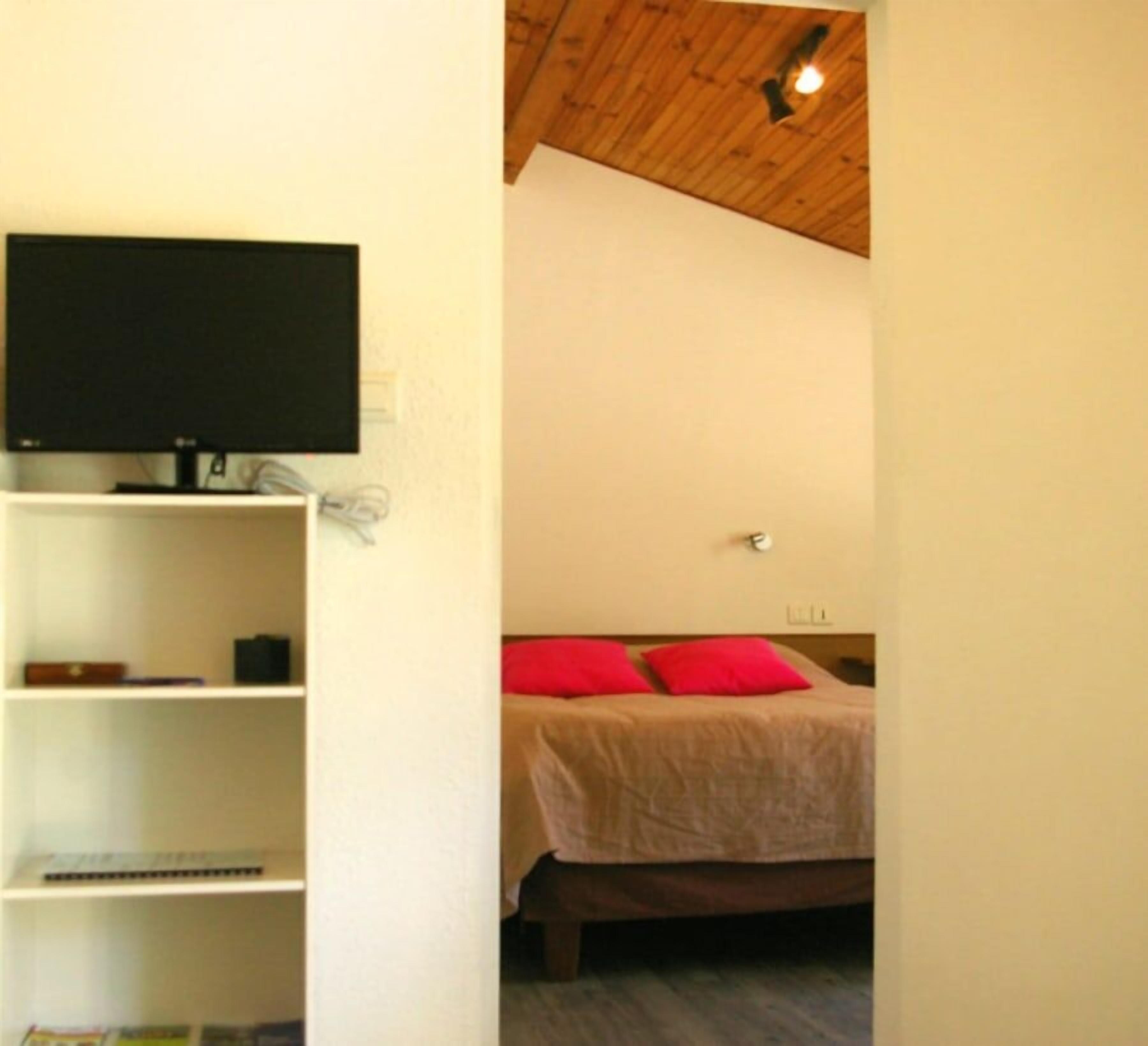 Casa rural júnior, vistes a la muntanya | Decoració individual, mobiliari individual i planxa i posts de planxar 