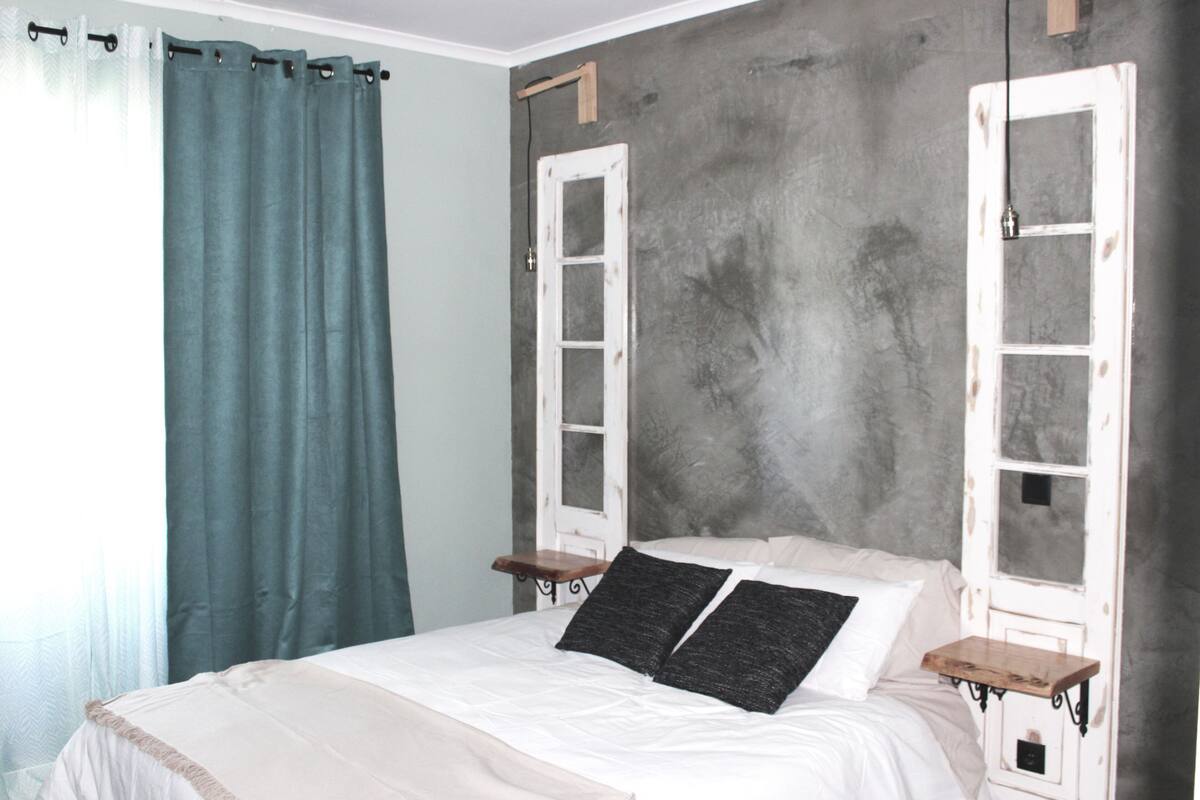 Classic Studio Suite | Blackout drapes, bed sheets
