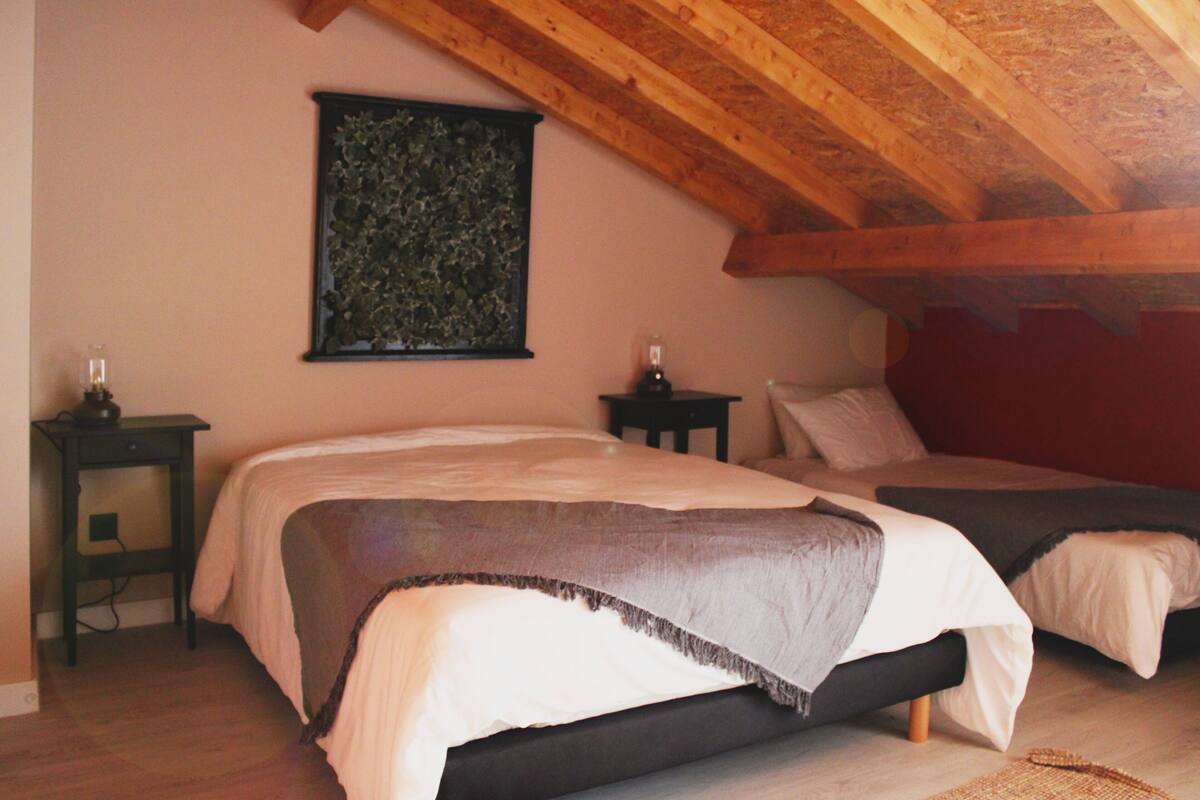 Room | Blackout drapes, bed sheets