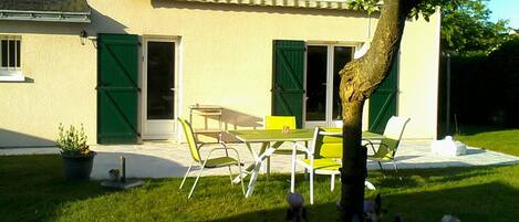 屋外ダイニングエリア