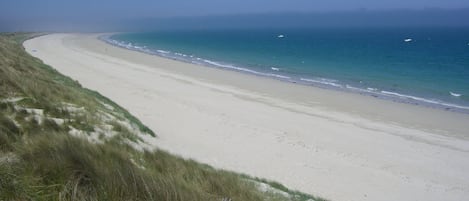 Una spiaggia nelle vicinanze