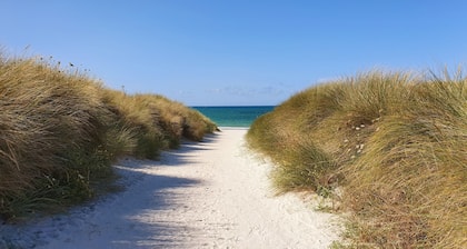 Sea view, jacuzzi, 5 bedrooms, enclosed garden, pets allowed